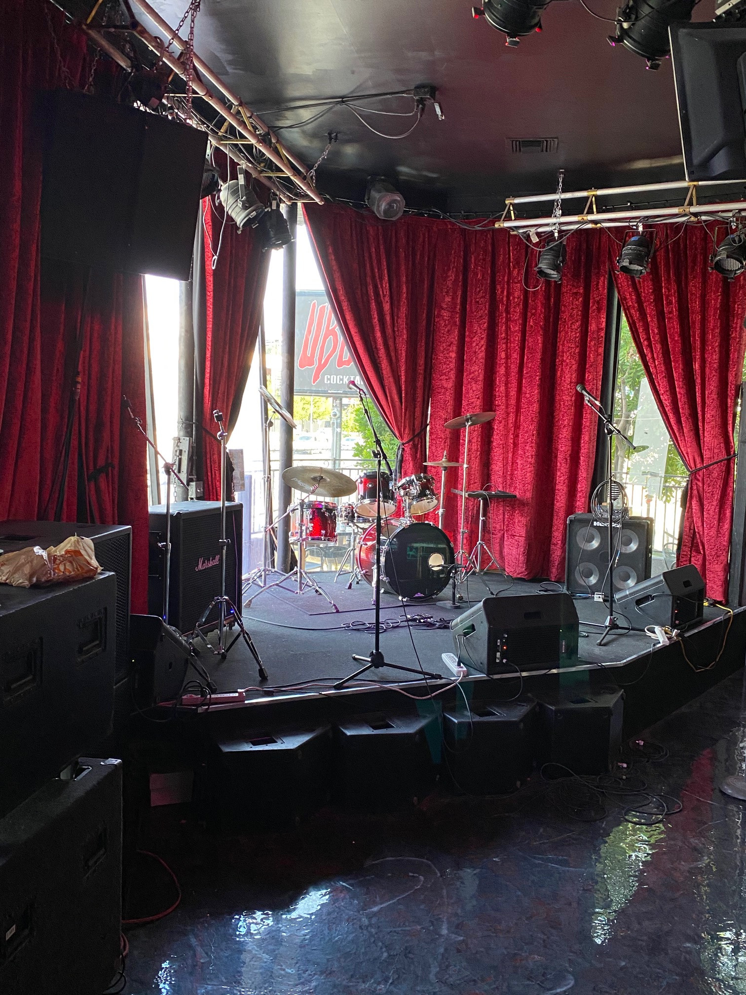 Universal Bar & Grill, North Hollywood, CA - Booking Information & Music  Venue Reviews