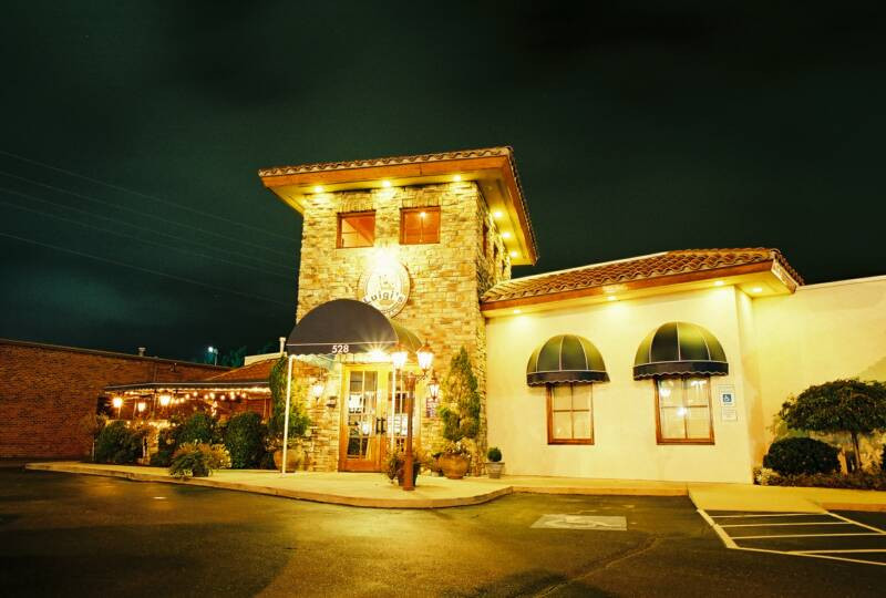 Luigi's Italian Chophouse and Bar, Fayetteville, NC - Booking